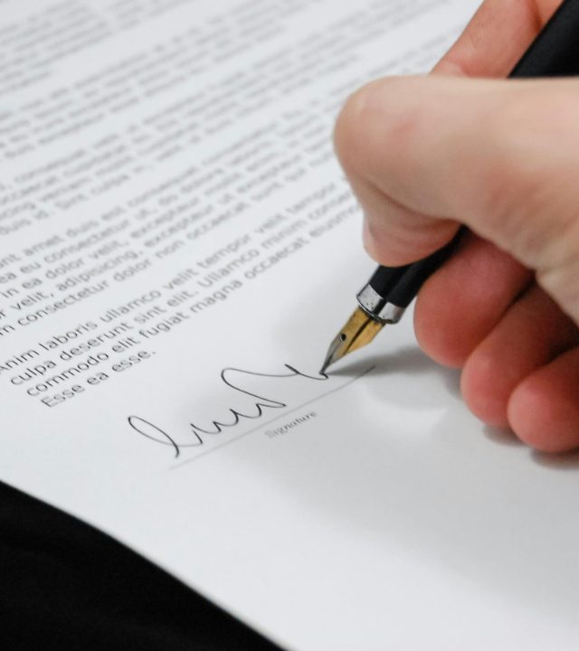 Lawyer providing contract law services in Denver